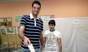 През юли 2009 г. Пламен Константинов гласува като мажоритарен кандидат на НДСВ в 23 МИР в София