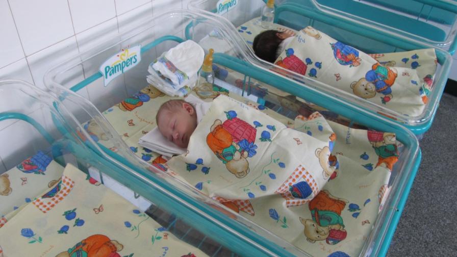 Три момичета на 13 години са родили в Благоевград тази година
