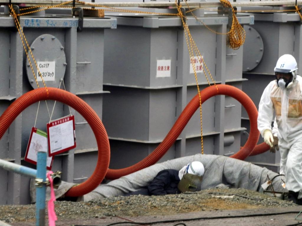 Операторът на засегнатата японска атомна електроцентрала Фукушима заяви че ще