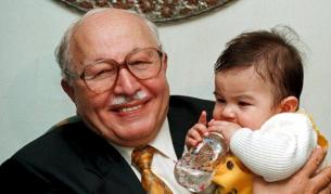 Неджметтин Ербакан през 1995 г.