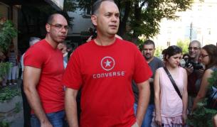 През юни Кадиев се опита да организира протест пред централата на своята партия БСП на ул. "Позитано" в София