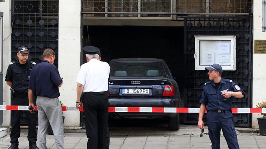 "Ауди" се вряза в турското посолство в София