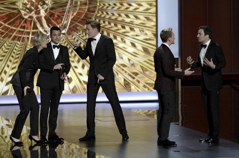 На 22 септември в Лос Анджелис се проведе 65-тата церемония по връчването на наградите "Еми". Те се възприемат като телевизионен еквивалент на престижните отличия "Оскар"/ Джейн Линч, Джими Кимел, Конан О'Бриен и Джими Фалон