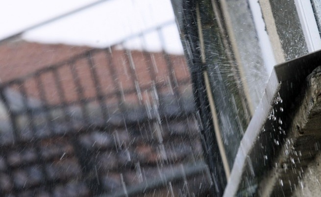 Дъждът отново наводни райони на Добрич