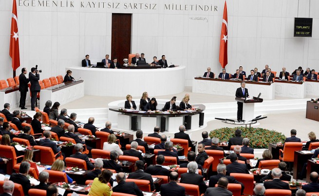 Прекратиха 3 млн. отпуски в администрацията на Турция