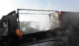Тежкотоварен автомобил се запали на път "Е-79"