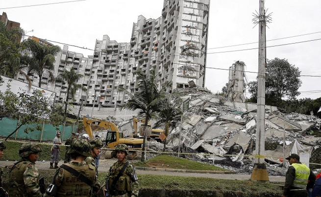 22-етажна сграда се срути в Колумбия, 12 души са в неизвестност