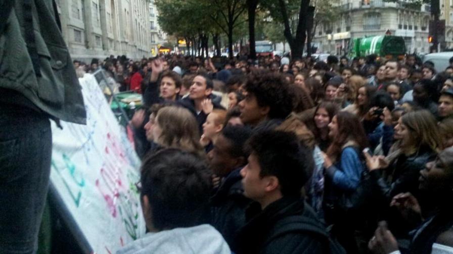 Париж: Ученици блокираха 14 гимназии, за да защитят ромка