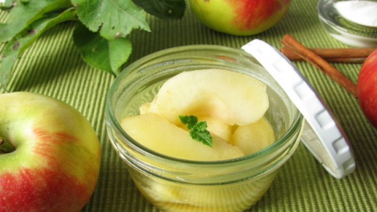 ябълки компот варене сироп лимон буркан ванилия