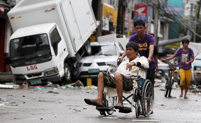 Филипините получават още чужда помощ след тайфуна
