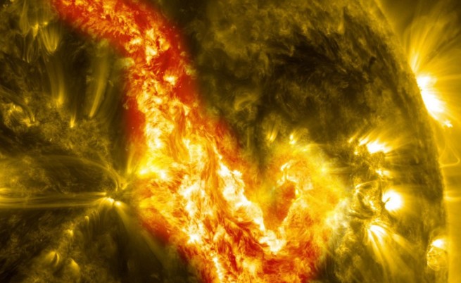 Магнитното поле на Слънцето променя полярността си