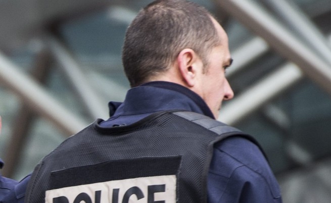 Франция: Евакуираха 18 души от атакувания магазин