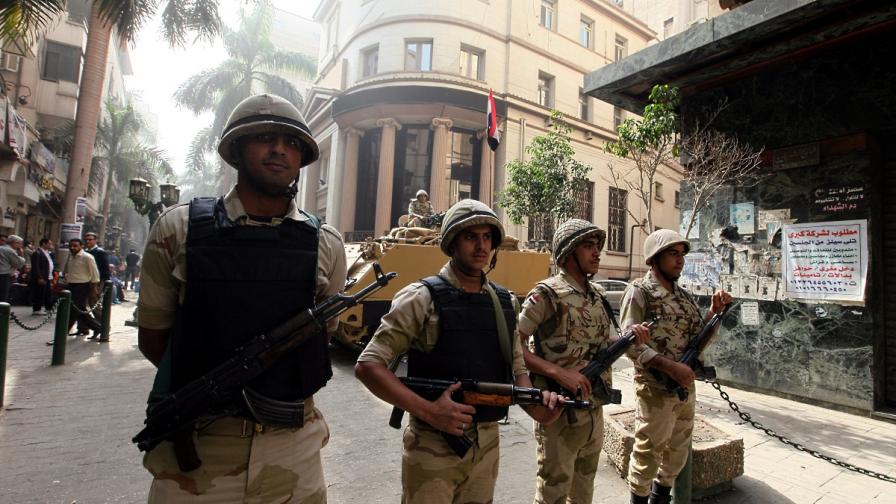Атентат срещу египетски военни взе 10 жертви