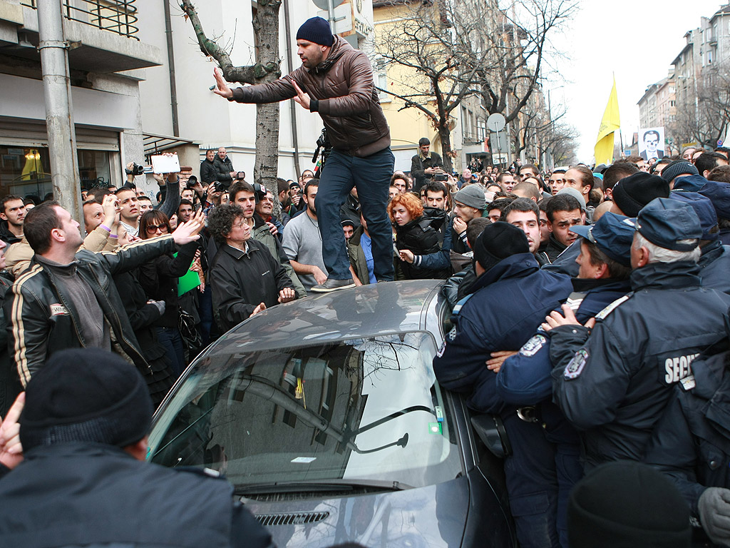 Би Би Си и "Монд" за протестите в България