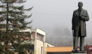 Паметникът на Иван Вазов в Сопот