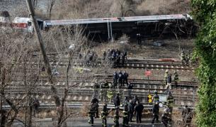 Част от дерайлирате в Ню Йорк вагони