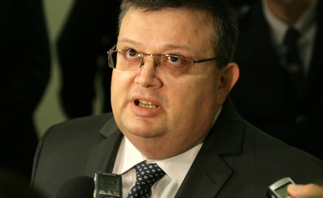 Цацаров: Има политически натиск върху прокуратурата