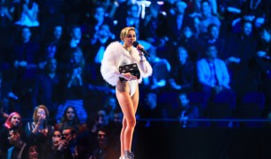 Майли Сайръс е най-зле облечената звезда за 2013 г.