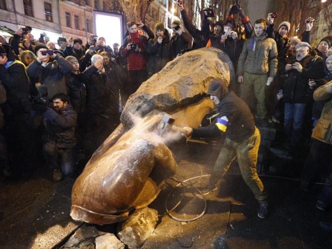Киев протест Ленин