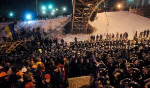 Специалните части "Беркут" на украинското вътрешно министерство щурмуваха протестиращите на площад "Независимост" в центъра на Киев в първите часове на 11 декември