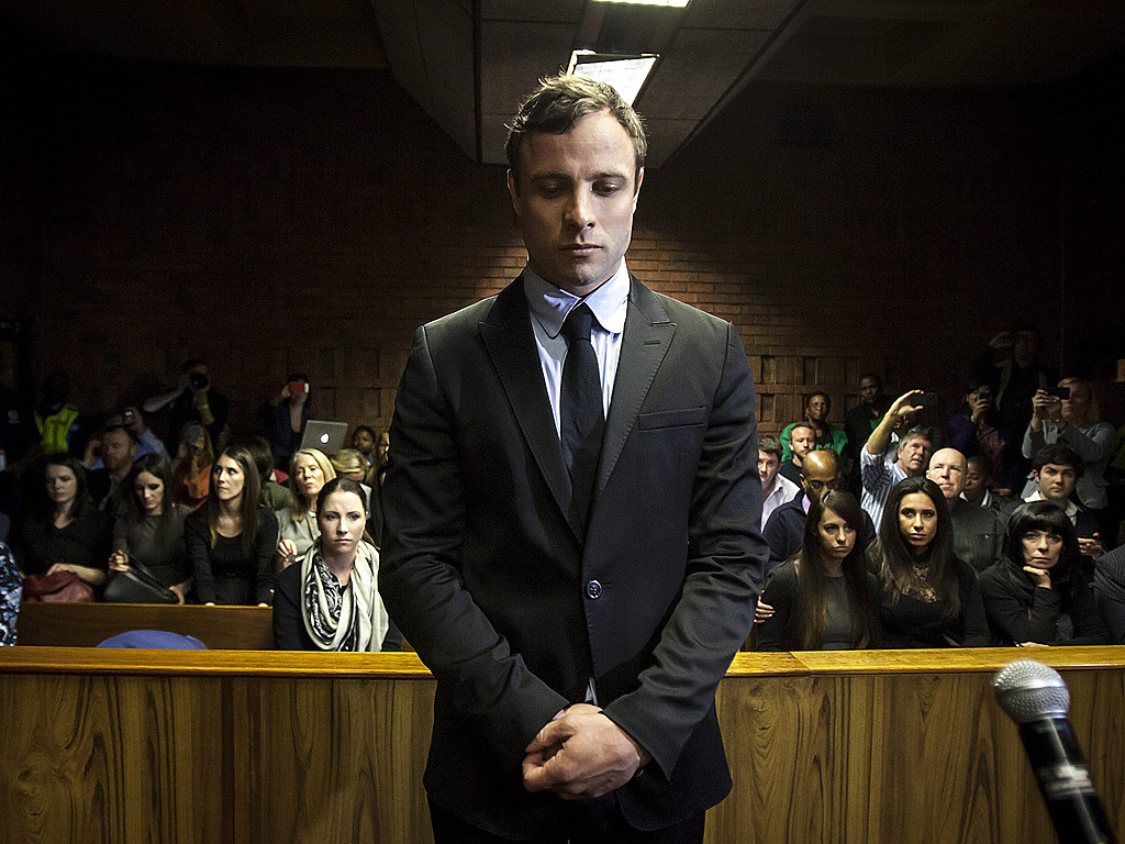 Обвиненият в убийство Оскар Писториус в съда в Претория, РЮА, на 19 август.