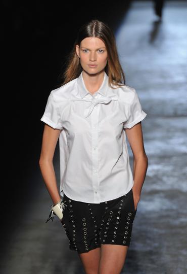 Тенденции пролет/лято 2012 - черно&бяло - снимка 99