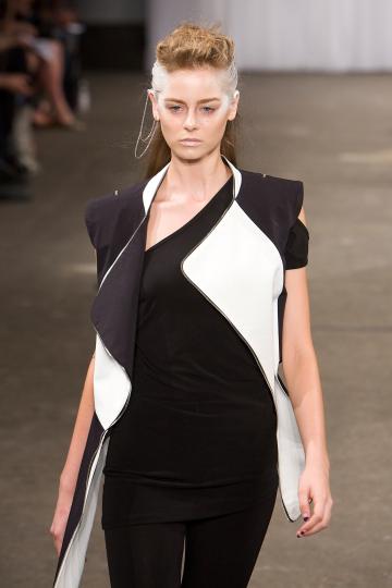 Тенденции пролет/лято 2012 - черно&бяло - снимка 91