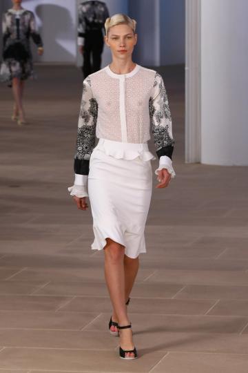 Тенденции пролет/лято 2012 - черно&бяло - снимка 84