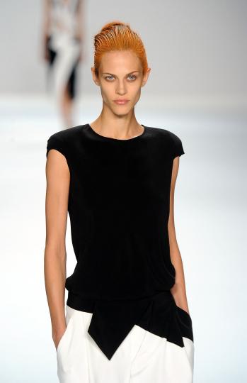 Тенденции пролет/лято 2012 - черно&бяло - снимка 69