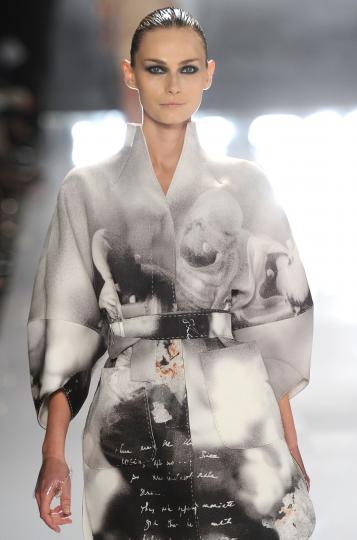 Тенденции пролет/лято 2012 - черно&бяло - снимка 45