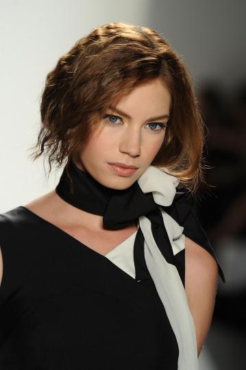 Тенденции пролет/лято 2012 - черно&бяло - снимка 15