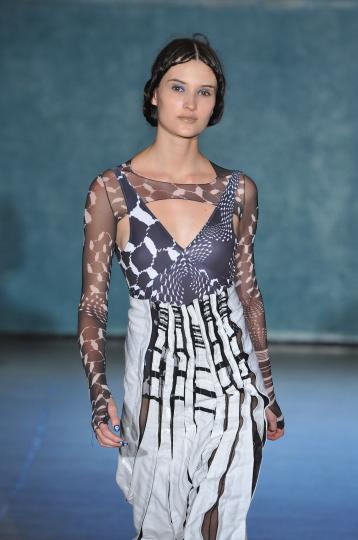 Тенденции пролет/лято 2012 - черно&бяло - снимка 7