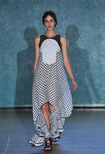 Тенденции пролет/лято 2012 - черно&бяло - снимка 3