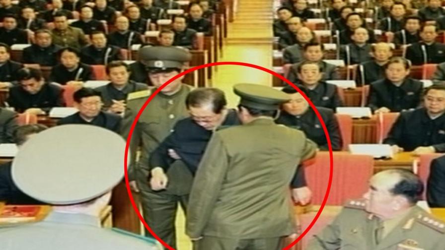 Джан Сон-тхек е бил арестуван по време на разширено заседание на Политбюро