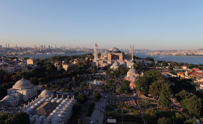 Чистката в Турция продължава