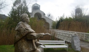 Крадци ограбиха храма на баба Ванга в Рупите