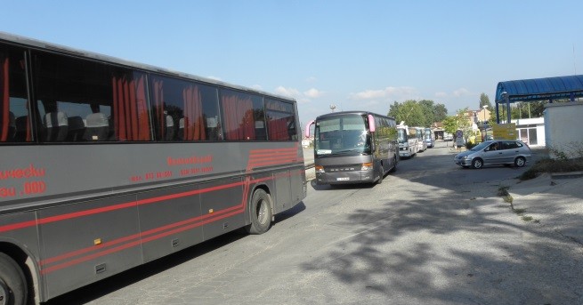 Автобусните превозвачи излизат на протест Очаква се около 1500 автобуса